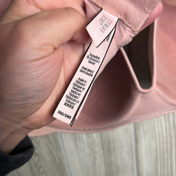 Victoria’s Secret Size 38D Incredible Demi Laced Back Underwire Bra - Picture 5 of 6